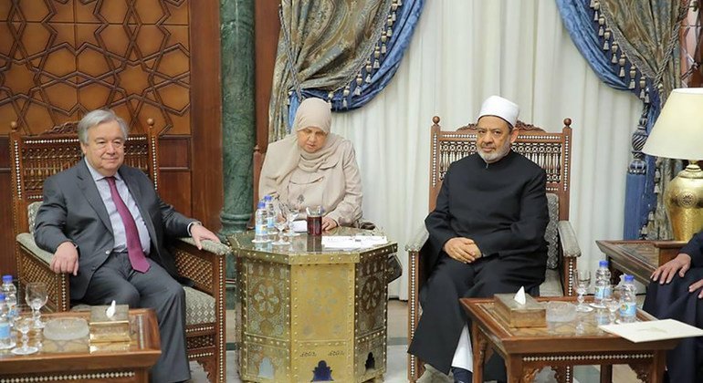 António Guterres con el gran imán de la mezquita Al-Azhar en El Cairo
