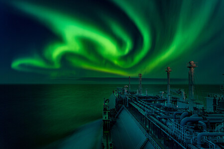 Polar Lights Dance - Dmitrii Rybalka, Astronomy Photographer Of The Year 2021 - RMG