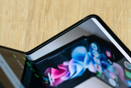 Samsung Galaxy Z Fold3 02 Camara Bajo Pantalla 02