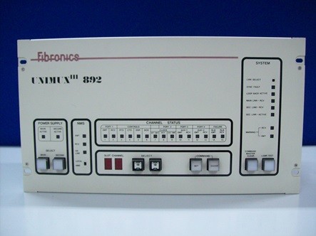 Multiplexador De Fibra Optica Unimux 892 De Fibronics Utilizado Como Nodo De La Red Runet En El Departamento De Ingenieria De Sistemas Telematicos De La Etsit Upm