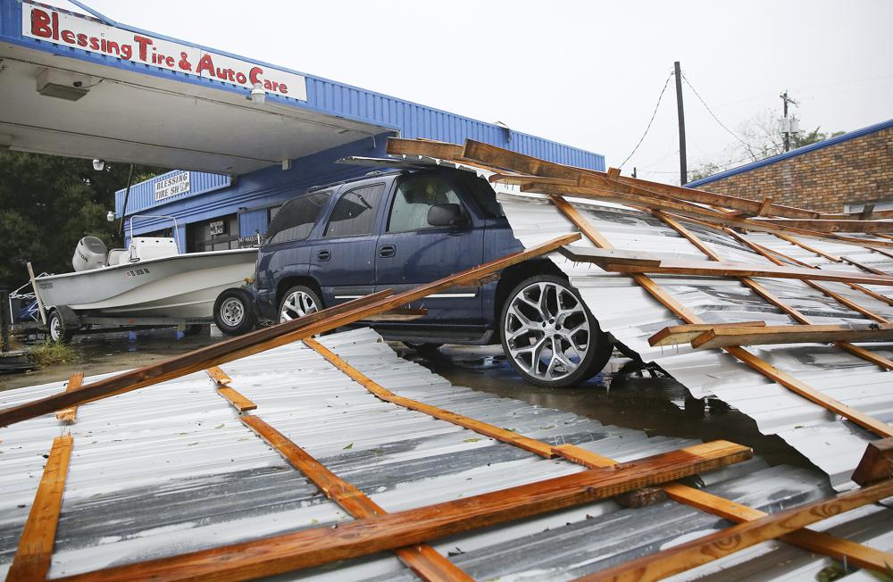 Tormenta tropical "Nicholas" reduce la velocidad en Houston; hay medio millón de casas sin luz
