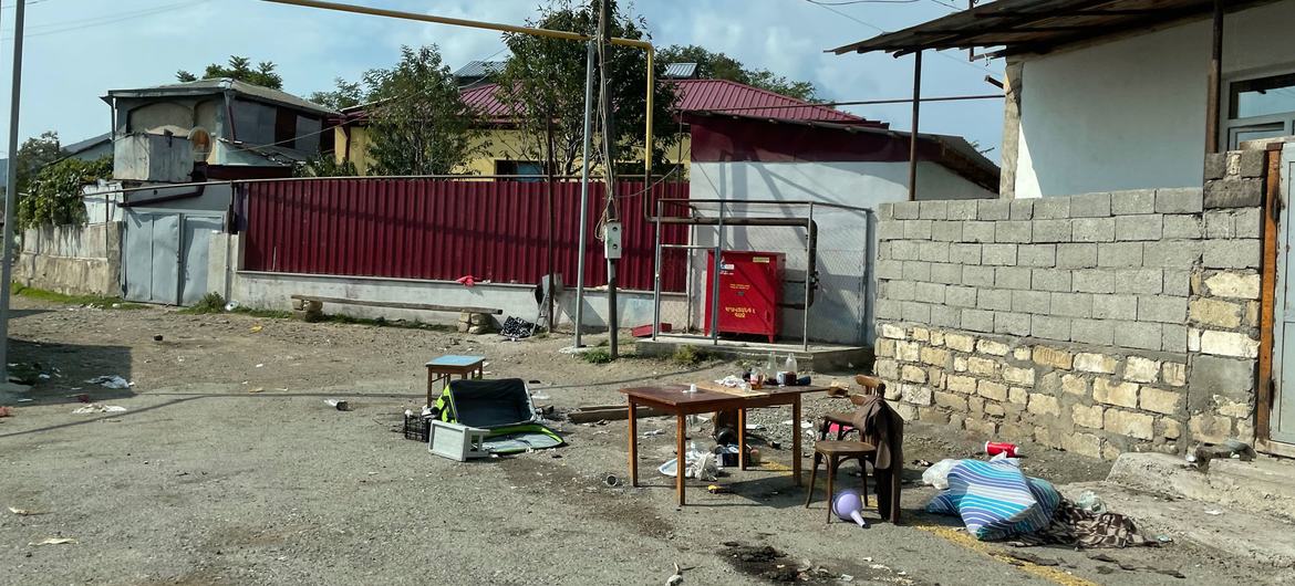 Unas 100.000 personas han abandonado la región de Karabaj dejando atrás propiedades y otras posesiones.