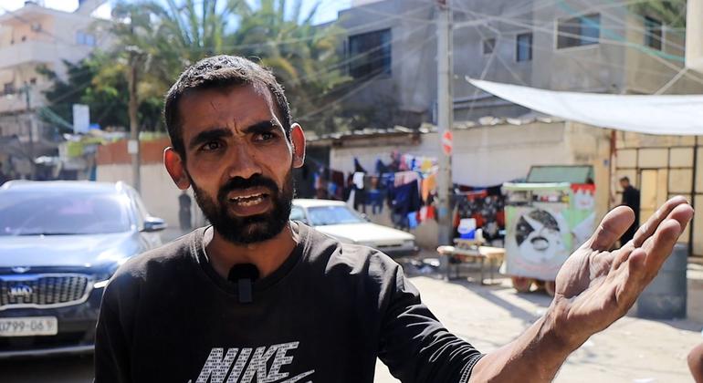 Mohammed Salah Rajab fue desplazado varias veces de la ciudad de Gaza y ahora busca refugio en Deir Al-Balah, en el centro de Gaza.