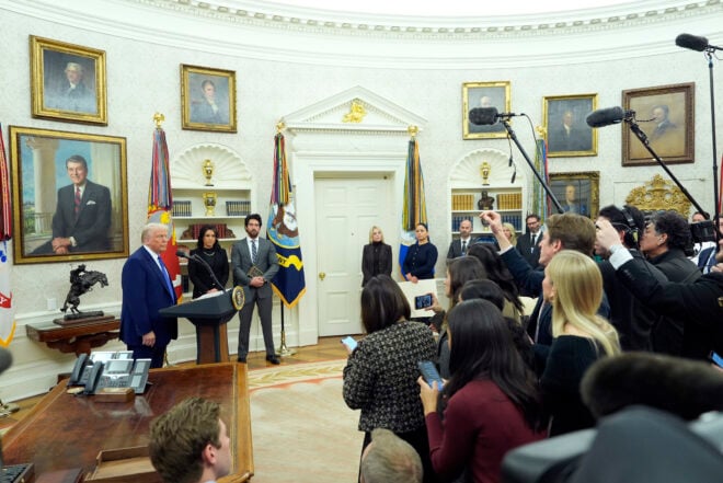 En camino de lograr la paz Trump celebra conversaciones con Putin