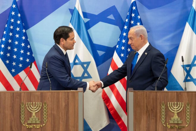 Netanyahu se muestra a favor de la idea de Trump de reubicar a los palestinos fuera de Gaza