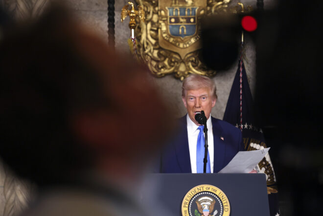 Trump veta a la agencia AP en la Casa Blanca hasta que cambie estilo de Golfo de México
